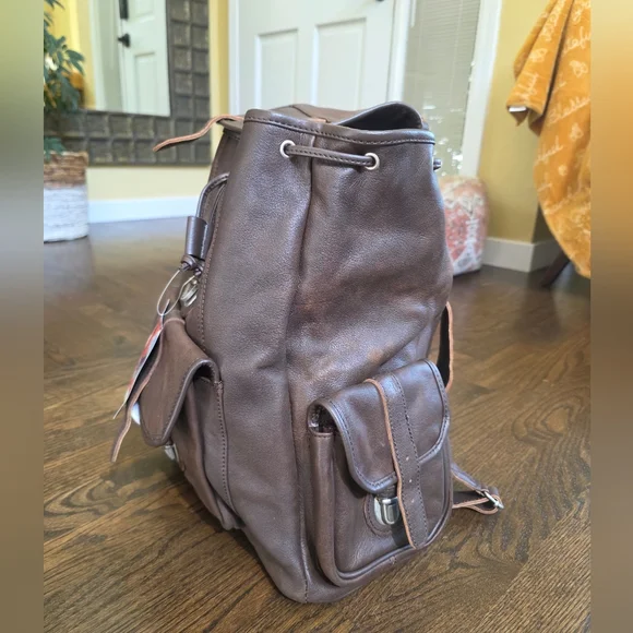 Vintage Marlboro Unlimited Gear- Leather / Cowhide Backpack - Picture 3 of 15